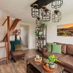 Nyaraló The Hajdu Hide-away - Cozy, Private House, Hot Tub & Garden, Pet Friendly *