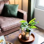 The Hajdu Hide-away - Cozy, Private House, Hot Tub & Garden, Pet Friendly Nyaraló