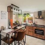 Nyaraló The Hajdu Hide-away - Cozy, Private House, Hot Tub & Garden, Pet Friendly