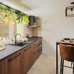 The Hajdu Hide-away - Cozy, Private House, Hot Tub & Garden, Pet Friendly Hajdúszoboszló