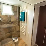 Nyaraló The Hajdu Hide-away - Cozy, Private House, Hot Tub & Garden, Pet Friendly