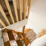 Case de vacanță The Hajdu Hide-away - Cozy, Private House, Hot Tub & Garden, Pet Friendly