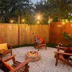 The Hajdu Hide-away - Cozy, Private House, Hot Tub & Garden, Pet Friendly