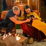 The Hajdu Hide-away - Cozy, Private House, Hot Tub & Garden, Pet Friendly