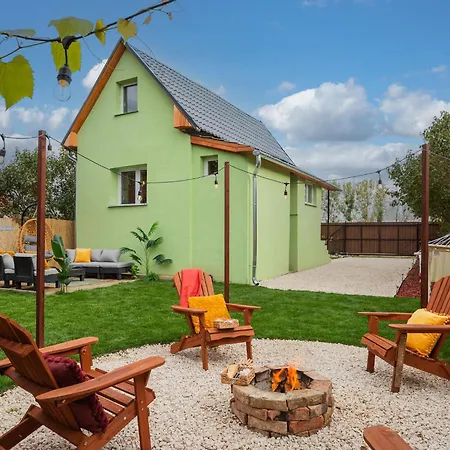 Nyaraló The Hajdu Hide-away - Cozy, Private House, Hot Tub & Garden, Pet Friendly