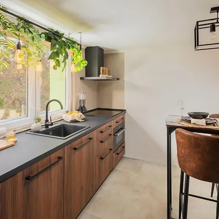 The Hajdu Hide-away - Cozy, Private House, Hot Tub & Garden, Pet Friendly Hajdúszoboszló