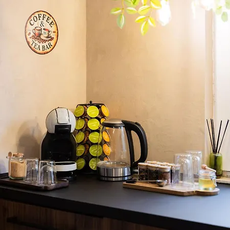 The Hajdu Hide-away - Cozy, Private House, Hot Tub & Garden, Pet Friendly Feriehus