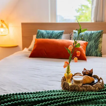 The Hajdu Hide-away - Cozy, Private House, Hot Tub & Garden, Pet Friendly * Hajdúszoboszló