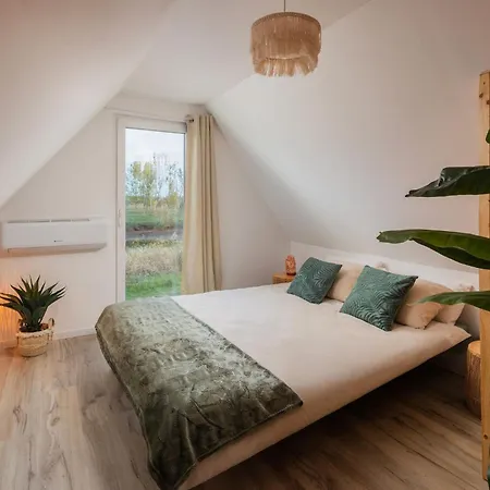 The Hajdu Hide-away - Cozy, Private House, Hot Tub & Garden, Pet Friendly * Hajdúszoboszló