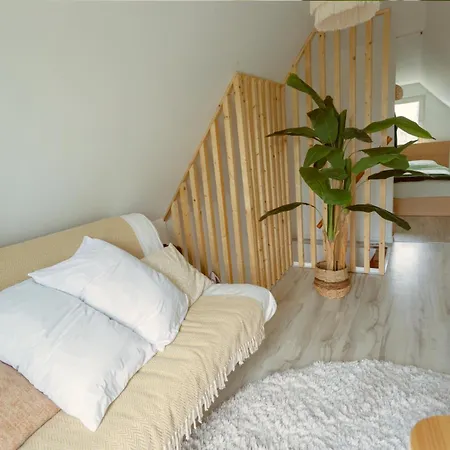 The Hajdu Hide-away - Cozy, Private House, Hot Tub & Garden, Pet Friendly Hajdúszoboszló