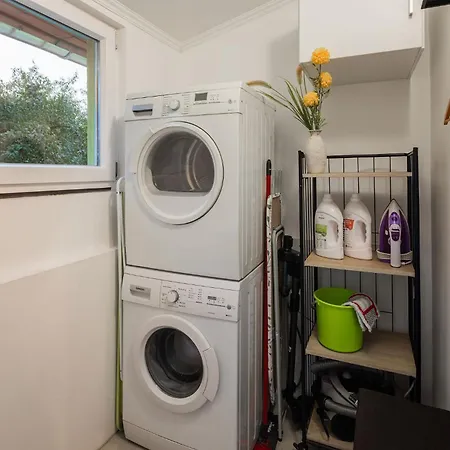 The Hajdu Hide-away - Cozy, Private House, Hot Tub & Garden, Pet Friendly Feriehus