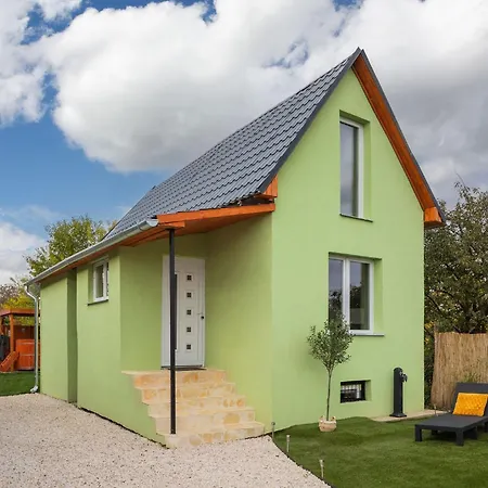The Hajdu Hide-away - Cozy, Private House, Hot Tub & Garden, Pet Friendly * Hajdúszoboszló